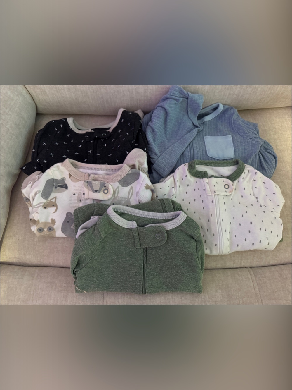 Baby sleep and plays (0-3 months)
